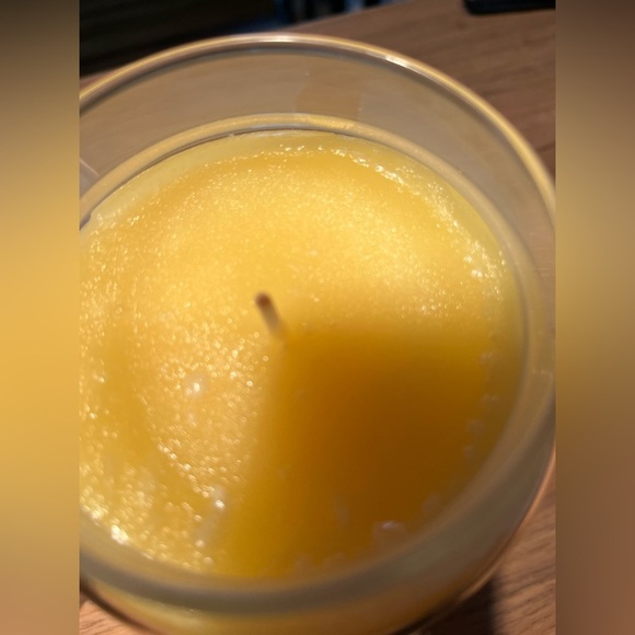 Never used Yankee candle vanilla cupcake - Picture 3 of 3